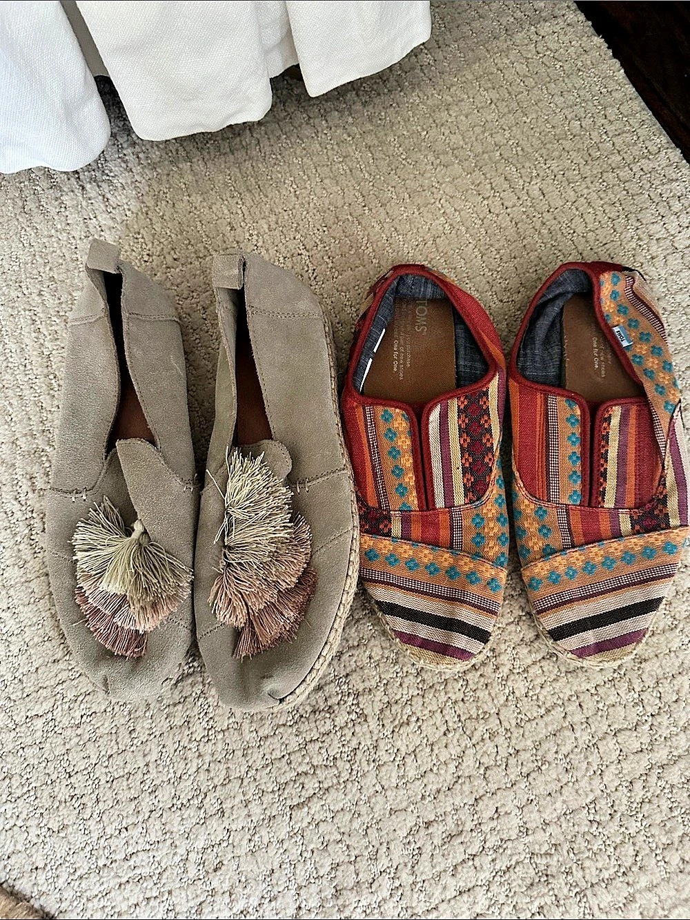 TOMS Women's Flats Gray & Red US 8
